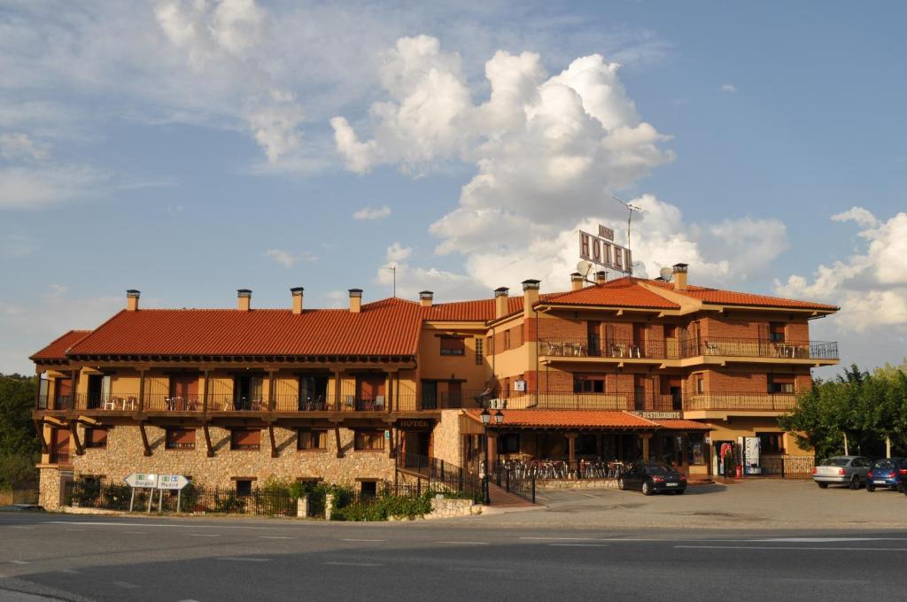 Hotel Langa Cerezo de Abajo Extérieur photo
